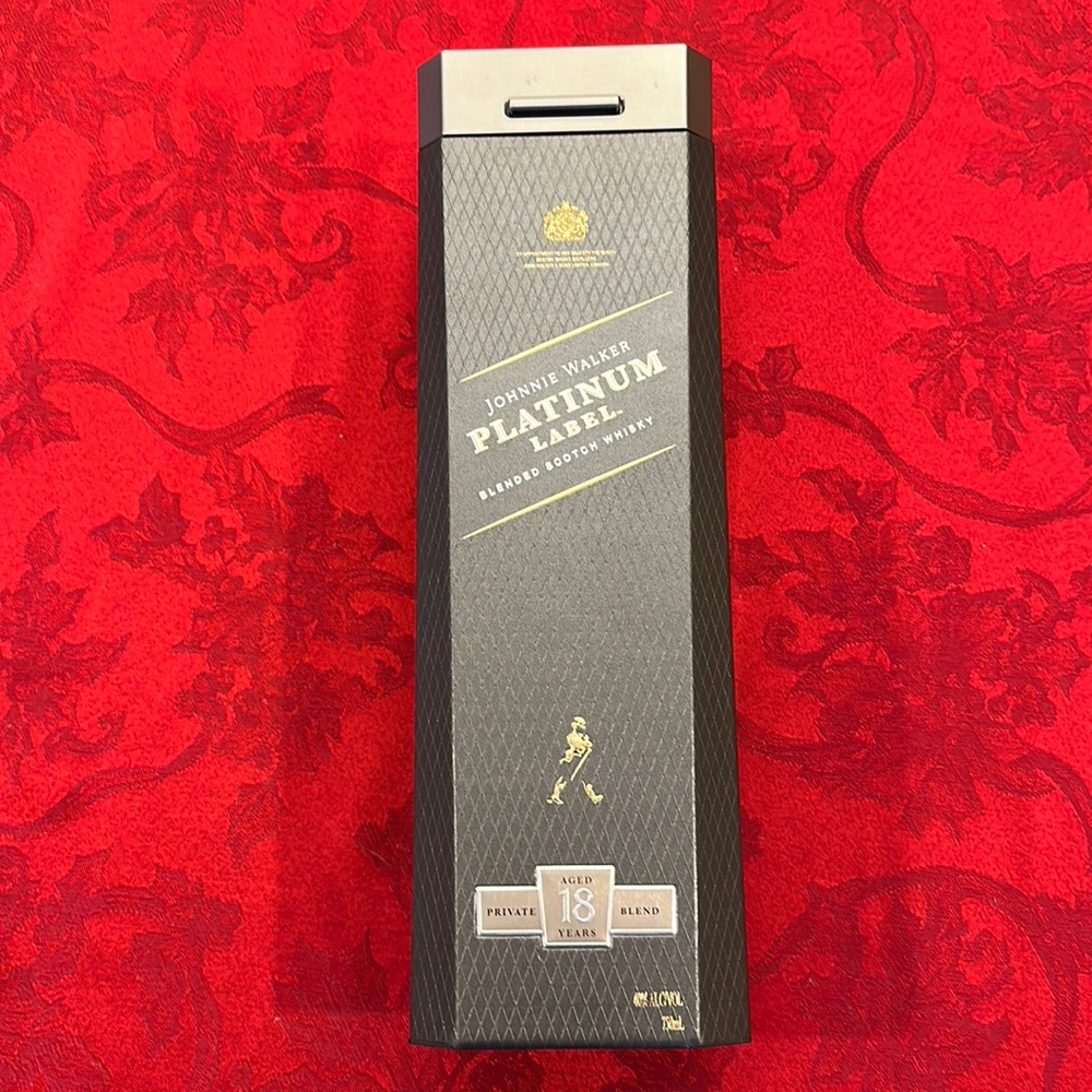 Very RARE 2014 Johnnie Walker platinum label age 18yr empty bottle collector box